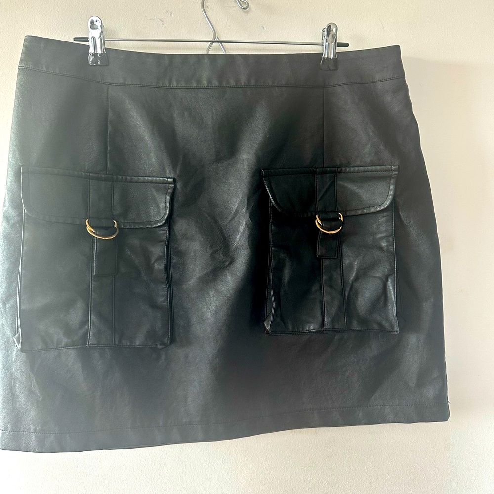 PRETTY LITTLE THING faux Leather Side Zip Skirt Size: 20